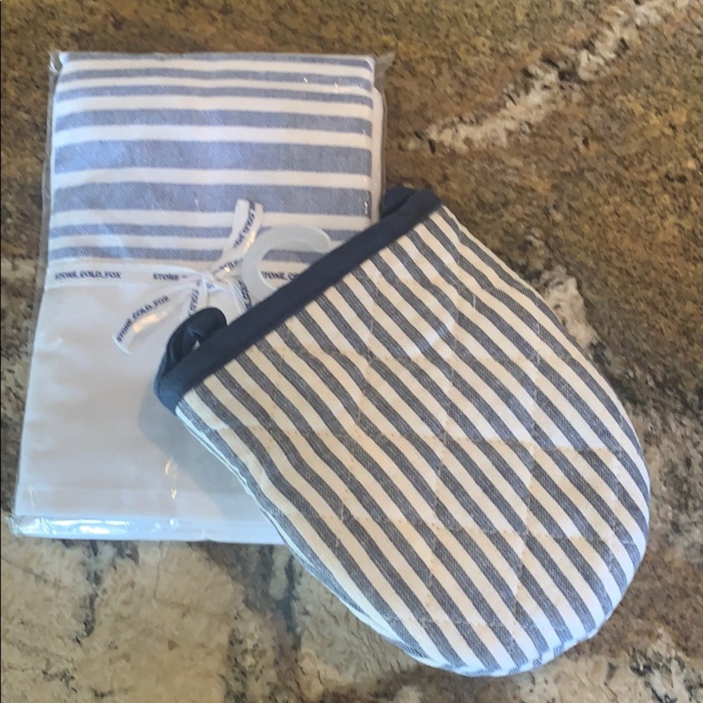 SET OF TEA TOWELS/MITTS